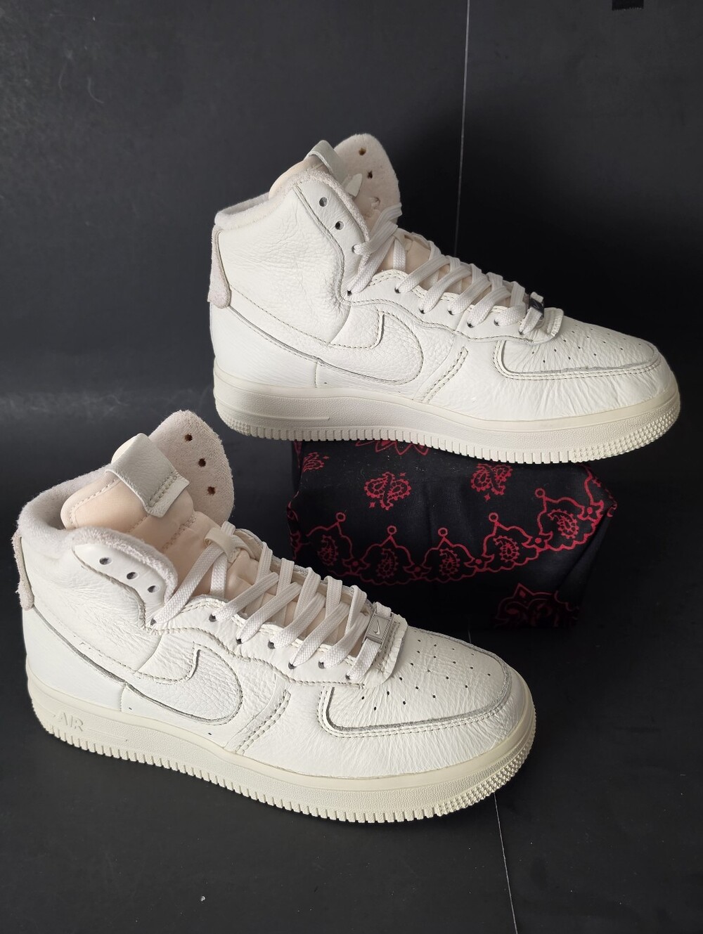 Nike Womens Air Force 1 High Sculp Sail Style. Us Size 7.
